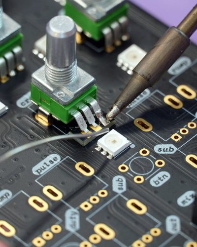 soldering-7897827_1280